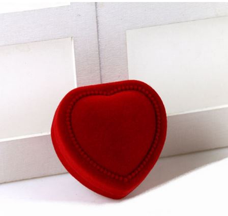 boite coeur rouge pour offrir une bague