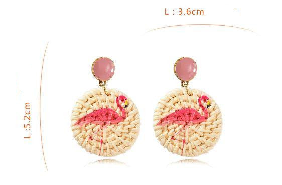boucle d'oreilles flamant rose paille tressee