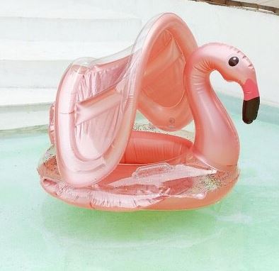 belle bouee flamant rose pour bebe avec paresoleil
