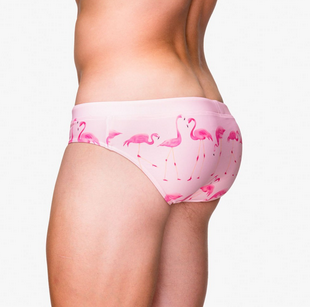 flamant rose sur maillot de bain homme
