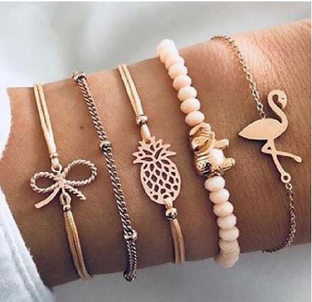 plusieurs bracelets flamant rose tendance