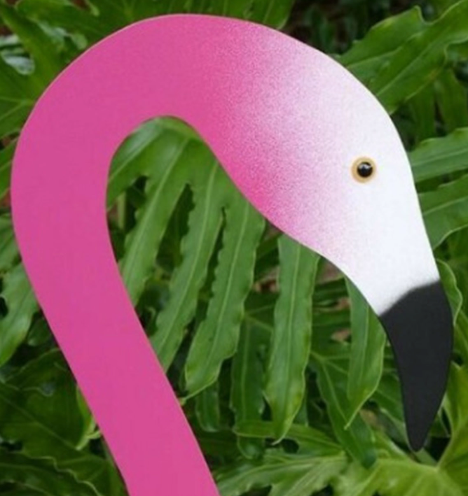 sculpture flamant rose indicateur de vent