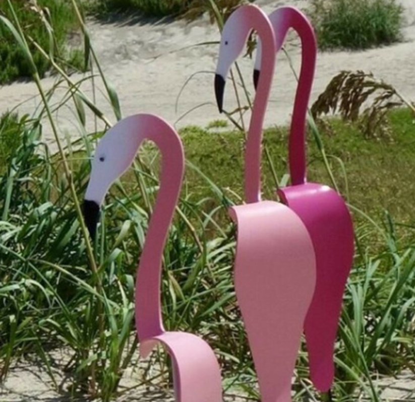 figurine flamant rose qui tourne avec le vent