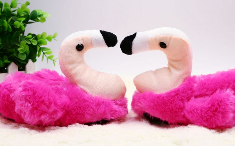 pantoufles en peluche flamant rose