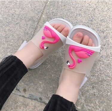 sandales blanches flamant rose plastique