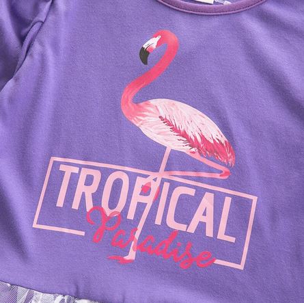 flamant rose imprime sur la robe