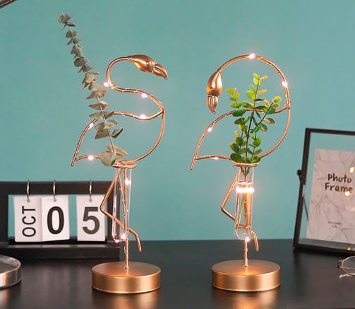 lampe flamant rose avec vase