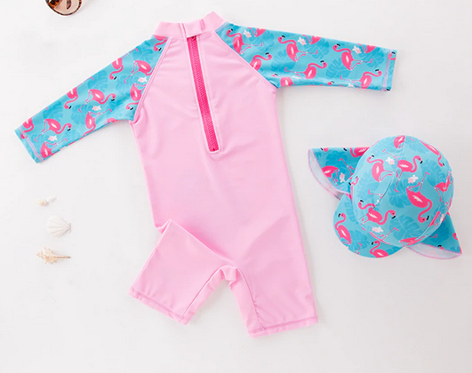 casquette anti uv et maillot protection solaire flamant rose