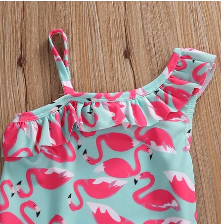 maillot de bain bretelle sur une epaule pour fille avec flamant rose
