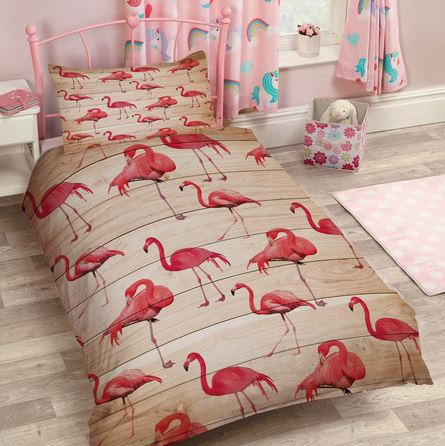 parure de lit avec flamant rose realiste