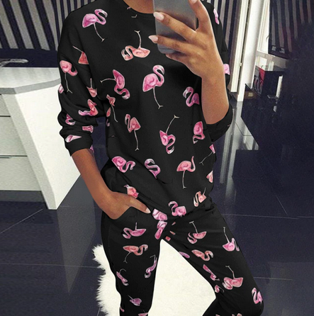 combinaison noire flamant rose