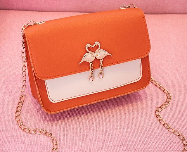 sac a main flamant rose avec chainette or