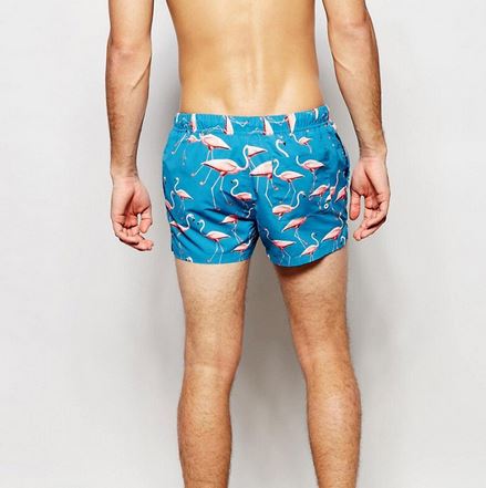 short bleu avec flamant rose