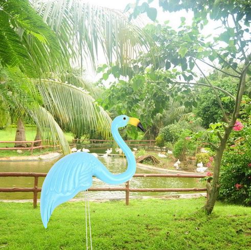 statue flamant rose ou bleu