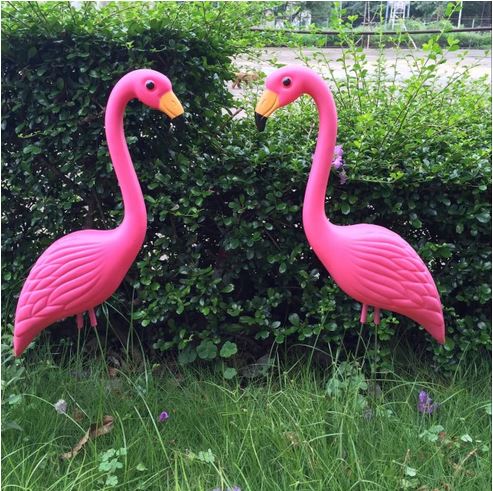 statue flamant rose en plastique