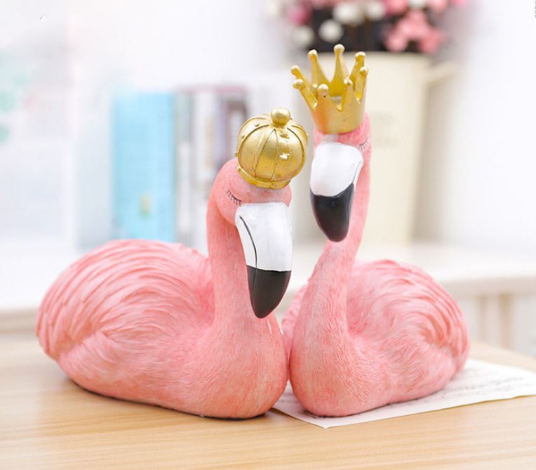 statue flamant rose couronne
