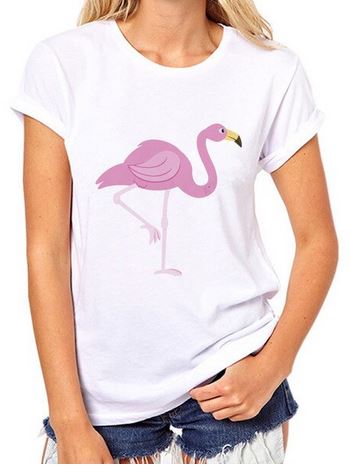 t-shirt avec flamant rose femme danse