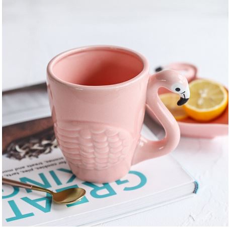 tasse en relief flamant rose
