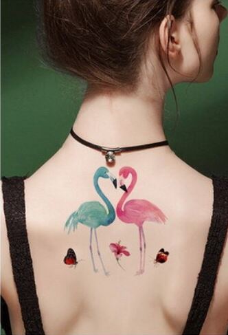 tatouage flamant rose et bleu dos femme autocollant