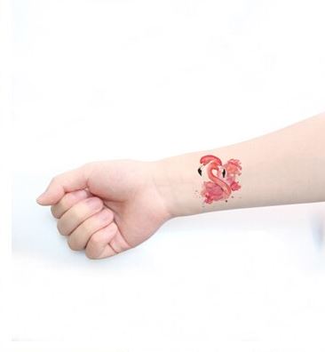 tatouage flamant rose bras