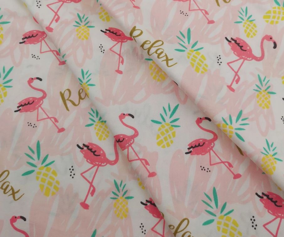 tissu rose avec flamant rose et ananas