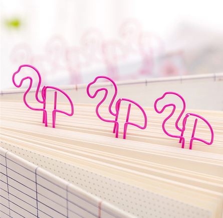 flamant rose en trombone pour papier