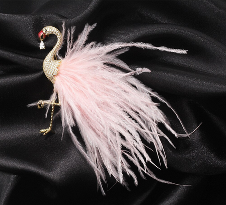 broche flamant rose avec plume