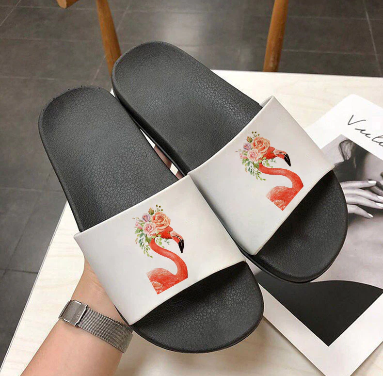 sandales pour femme en plastique avec flamant rose