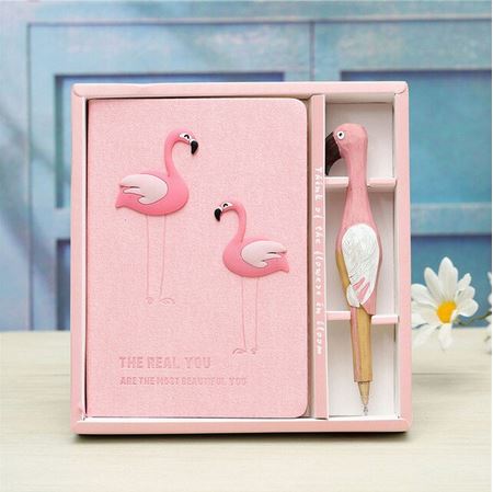 grand cahier et stylo flamant rose
