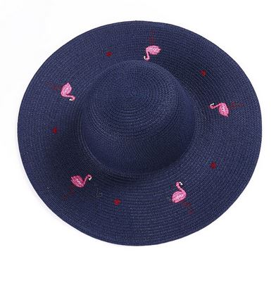 chapeau de paille bleu marine flamant rose