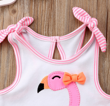 flamant rose en maillot pour bébé fille