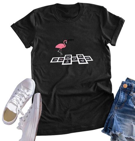 t-shirt flamant rose pour femme noir rock gothique