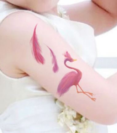 tatouage flamant rose temporaire