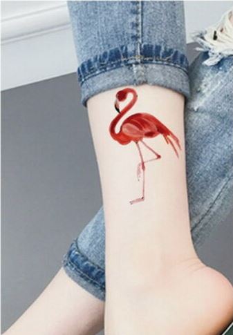 tatouage autocollant flamant rose cheville femme