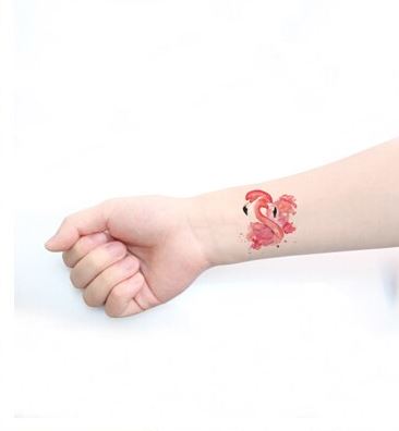 tatouage flamant rose bras 