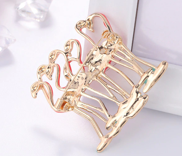 broche flamant rose securisee